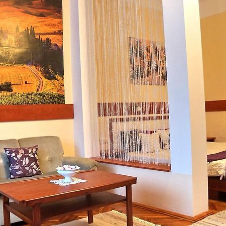 Hajnal Apartman Villa Gyula Exterior foto