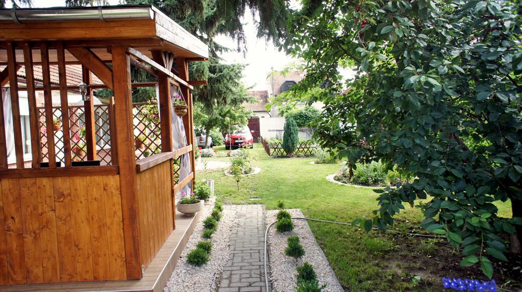 Hajnal Apartman Villa Gyula Exterior foto