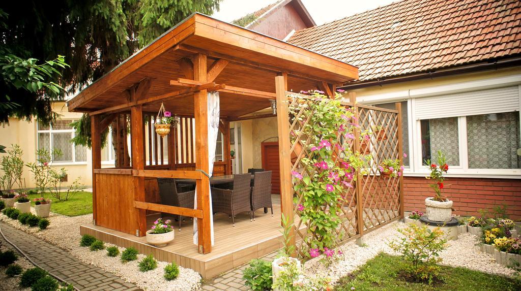 Hajnal Apartman Villa Gyula Exterior foto