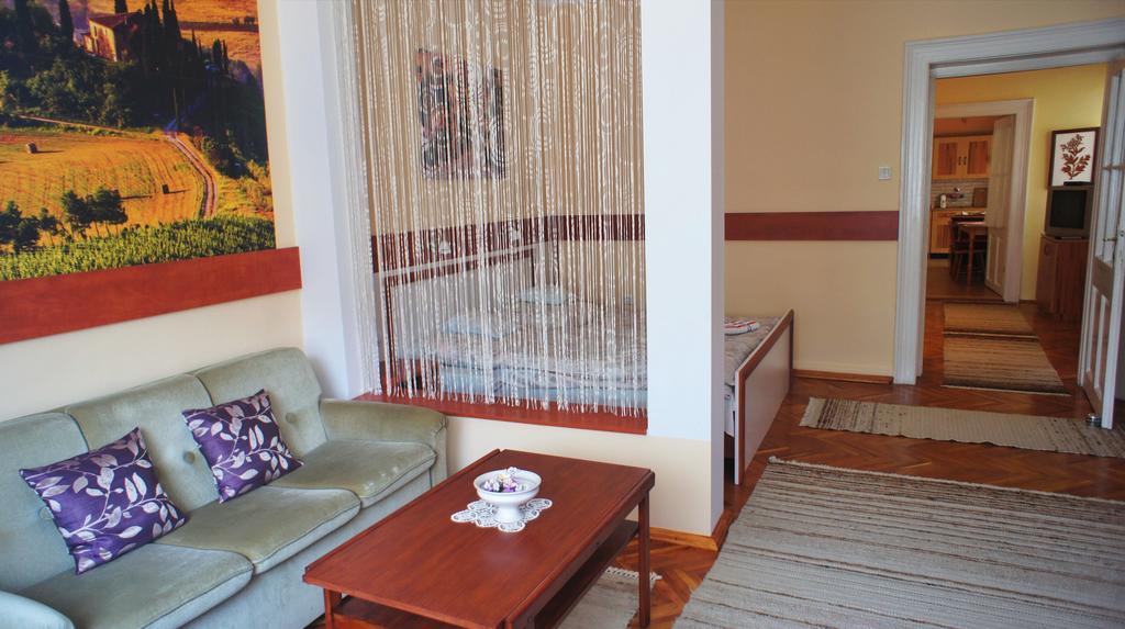 Hajnal Apartman Villa Gyula Exterior foto