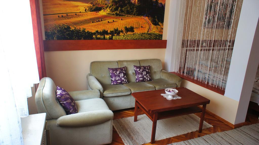 Hajnal Apartman Villa Gyula Exterior foto