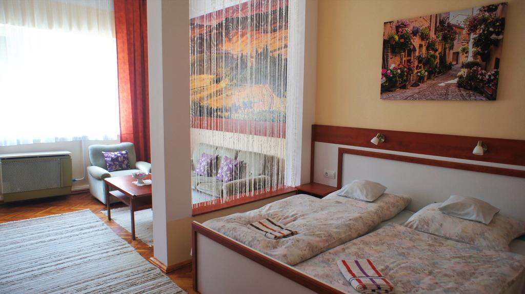 Hajnal Apartman Villa Gyula Exterior foto