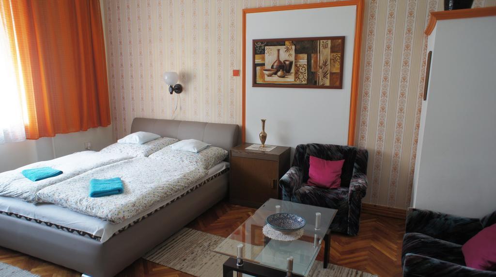 Hajnal Apartman Villa Gyula Exterior foto